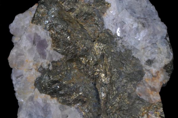 Chalcopyrite, CuFeS2 et quartz (Si02)