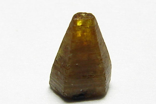 Monocristal de parisite Ca(Ce,La)2(CO3)3F2.