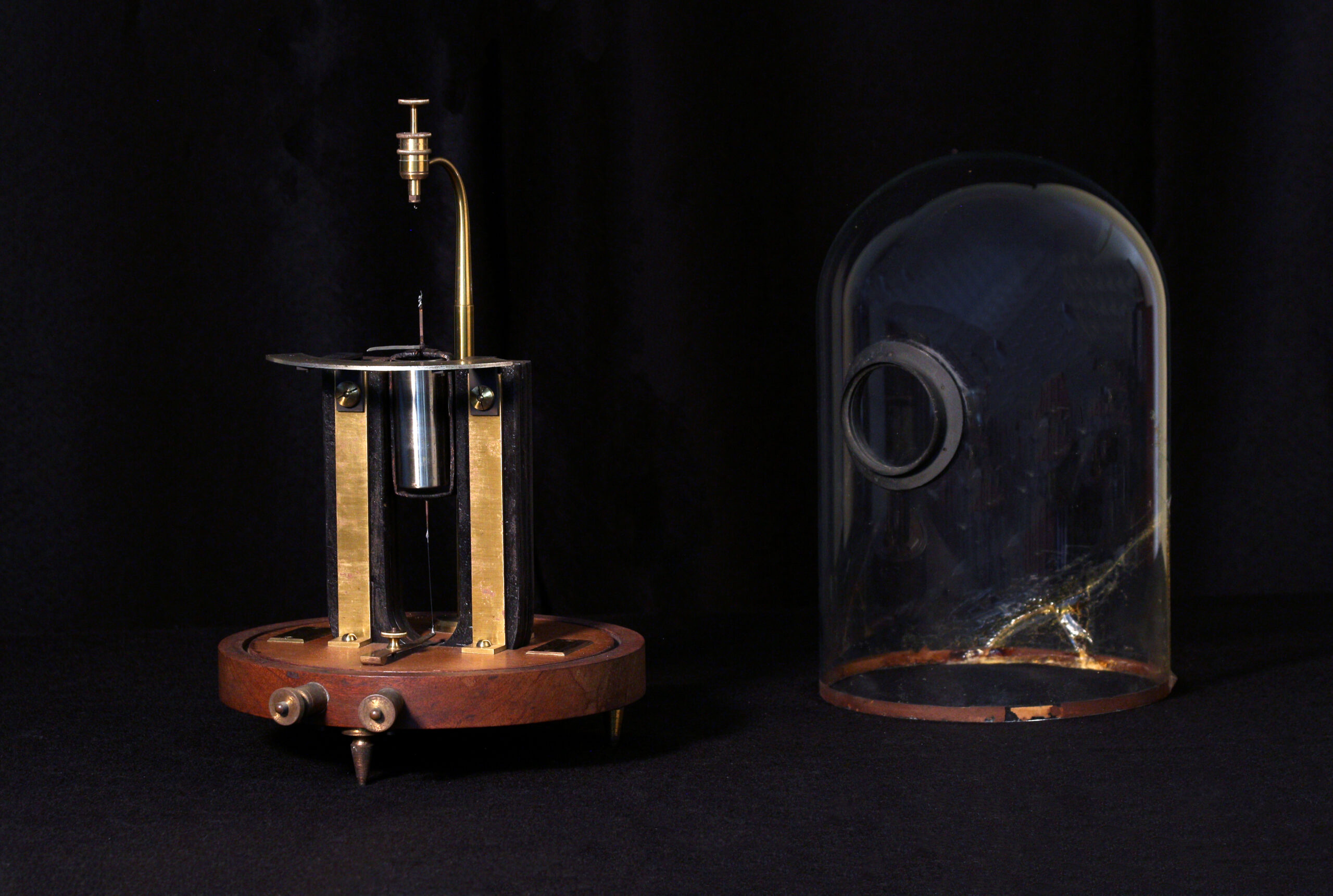 Galvanomètre à côté de sa cloche