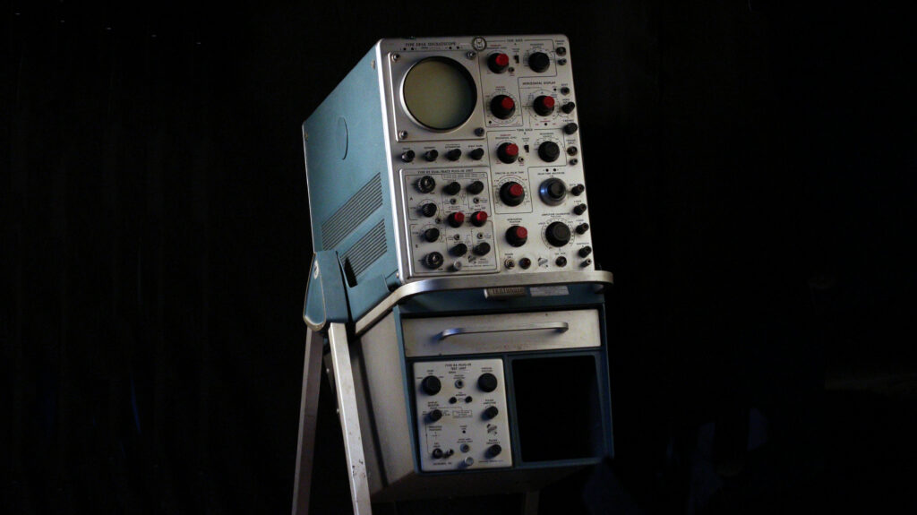 Oscilloscope 585A